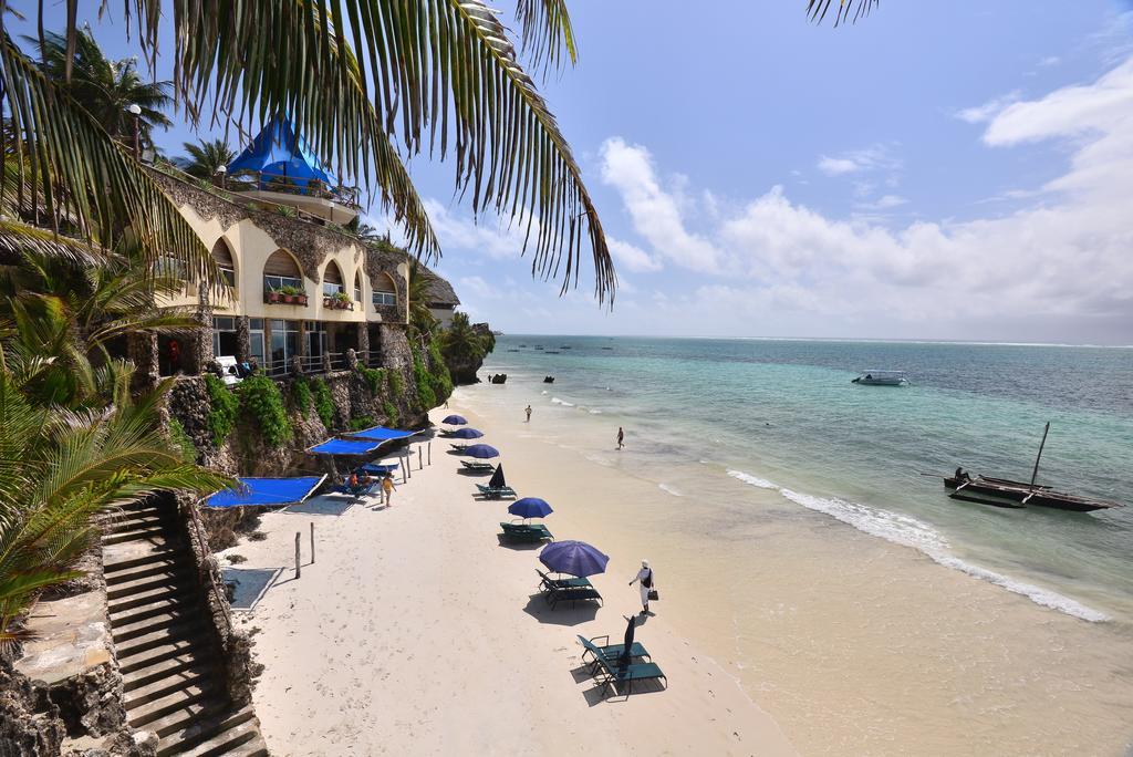 Bahari Beach Hotel Mombasa Esterno foto
